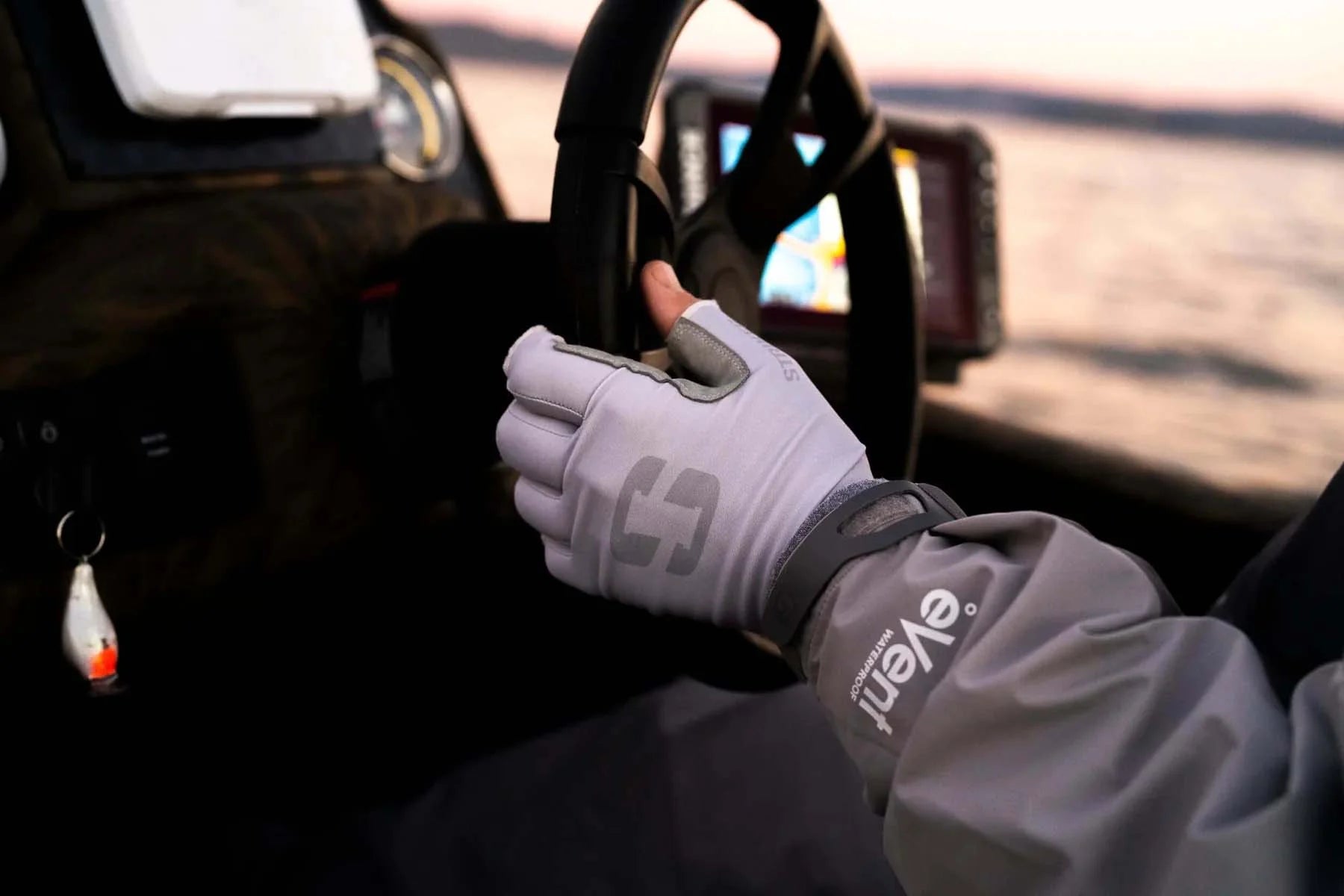 Striker Reflex Sun Glove